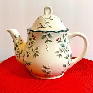 Pfaltzgraff Sculpted Teapot & Lid Winterberry